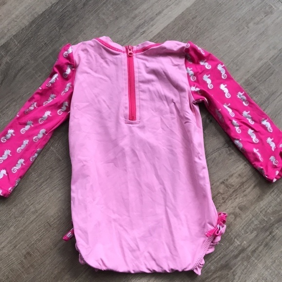 Hatley rashguard bathing suit size 6-9m pink & silver seahorse - Picture 3 of 3